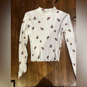 Rose and white turtleneck🤍